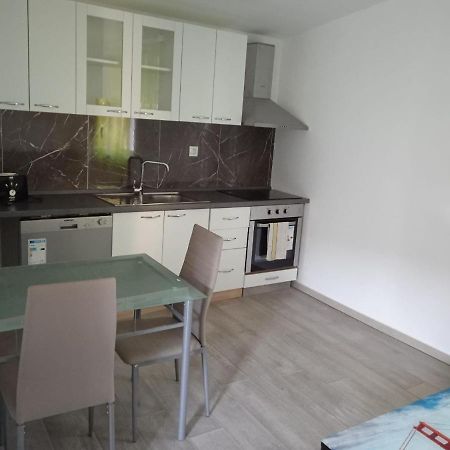 Ferienwohnung Schaefer Murter Bagian luar foto