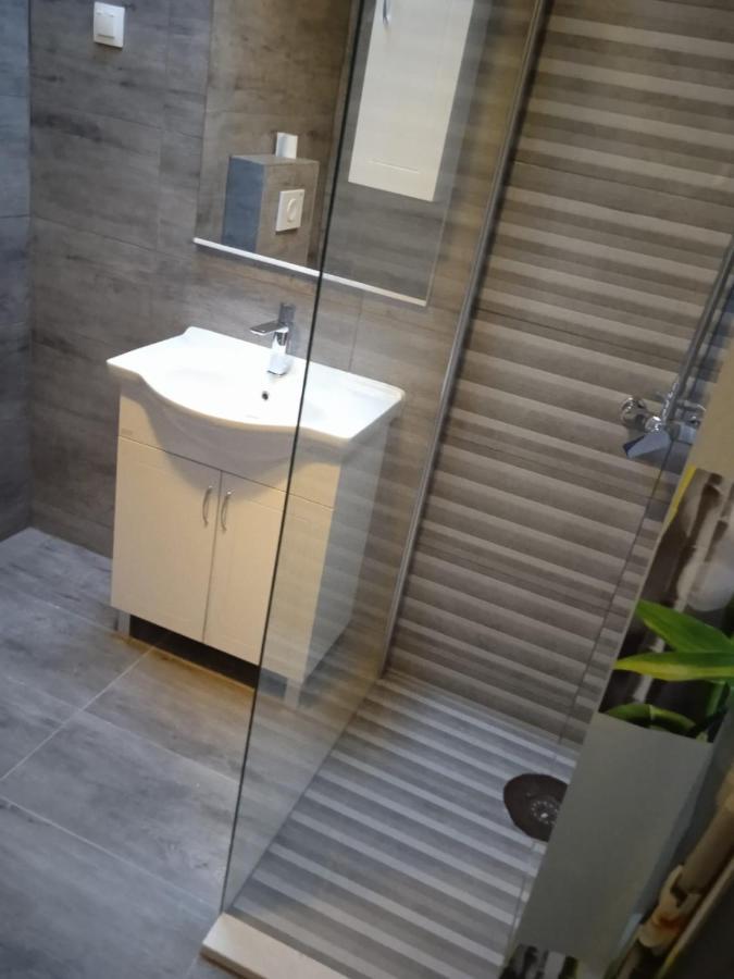 Ferienwohnung Schaefer Murter Bagian luar foto